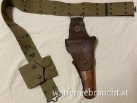 Original US M1912 Holster von R.I.A. 1911 für Colt M1911, Erste Ausführung, MILLS Lochkoppel und  Eagle Snap Magazintasche, 1913
