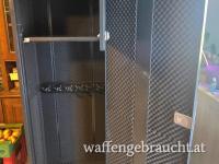 ***Waffenschrank - Tresor mit Pistolenhalter und Innentür mit Zahlen Schlössern- Top***