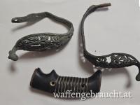 Diverse antike Waffenteile 