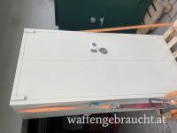 Massiver Waffenschrank für mindestens 20 LW