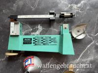 RCBS 5-10 Pulverwaage mit Waagschale und Pulvertrichter 