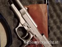 Beretta 92FS INOX mit Holzgriffschalen