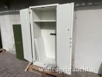 Massiver Waffenschrank 270 Kg Zustellung möglich Platz für 20 LW mit Feuerschutz 
