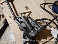 Elektrische Kalibrierung und Fettpresse 