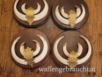 4 Keilerwaffen auf Holzbrett