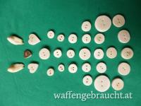 Nr. 9: 28 Hirschhornknöpfe + 2 Hirschgrandeln, NEU
