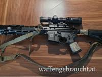 AR-15 mit Zubehör