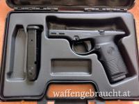 Griffstück einer Steyr M9 Version 1 mit extra Sicherungsflügel, besonderem Koffer, Reservemag.