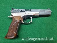 CZ 75 6 Zoll Nill Griff + verlängerte Magazinboden (2). Wettkampfswaffe. 