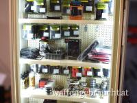 Vitrine von Tegometall mit Glasschiebetüren 