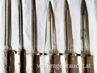 Konvolut aus Bajonette, Säbel, Koppelschuhe und Luftdruckgewehr. Verkauft