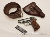 Top - Walther PPK inkl. Holster, Leibriemen und Reservemagazin aus der Zeit.