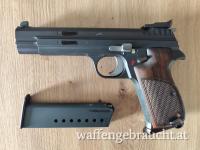 SIG P210