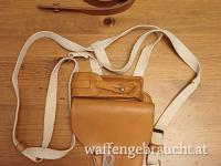 Konvolut von DDR-Schulter-Holster und Leder-Gewehrriemen (PSM, PPK, NVA, MdI, kurz vor Ende der DDR hergestellt)